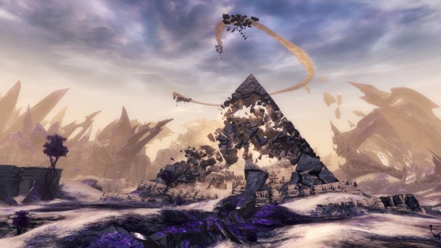 Guild Wars 2: Path of Fire screenshot of a ravaged pyramid